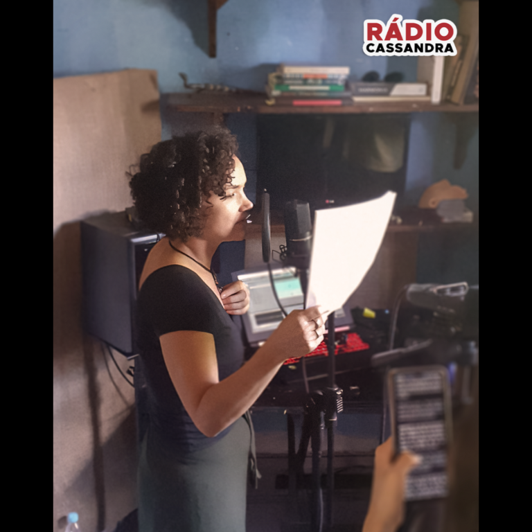 Nádia Stevanato, atriz de "Rádio Cassandra" e dramaturga do episódio "Reprodução Automática"